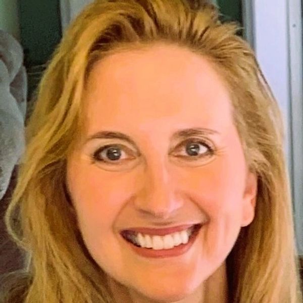 headshot picture of Dr. LauraAnn