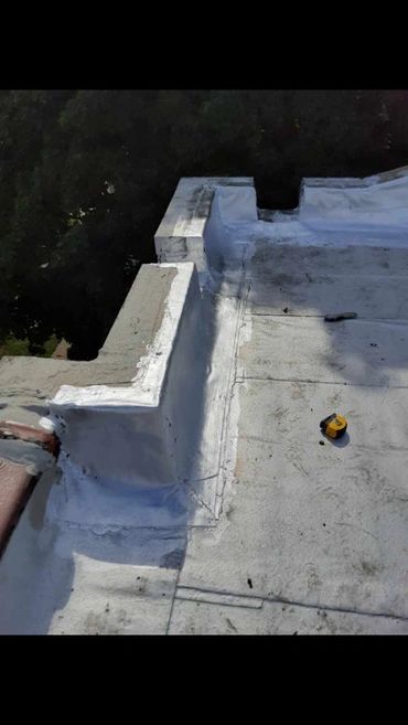 a flat roof flashing wall being repaired by Green World Construction