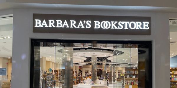 Entrance of Barbara's Bookstore in a mall.