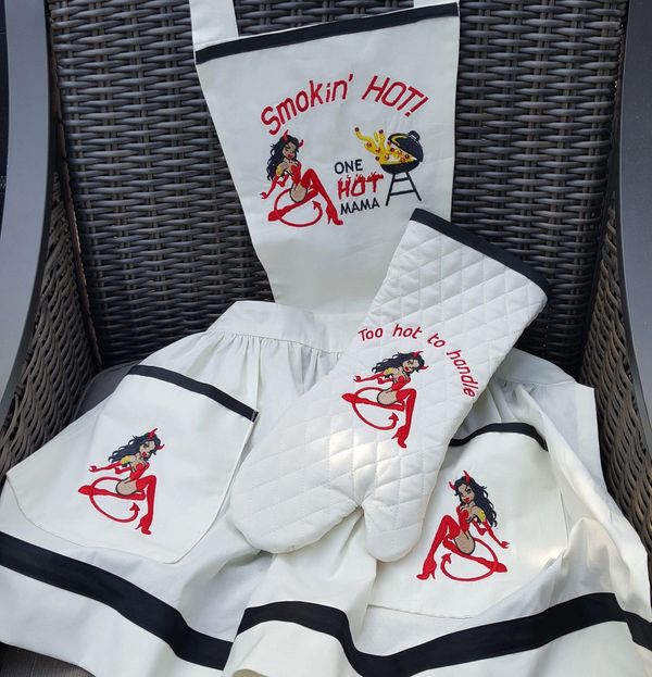 apron and oven mitt grill accessories