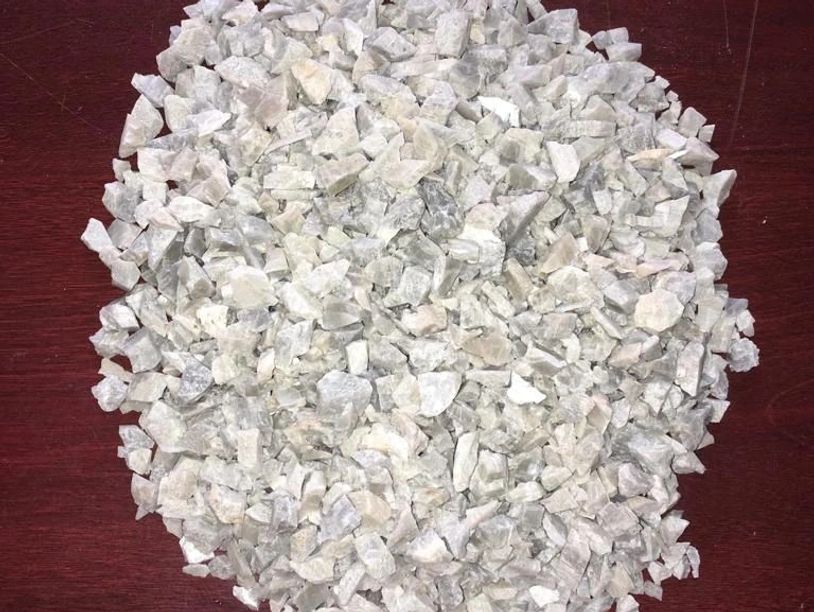 Feldspar chips