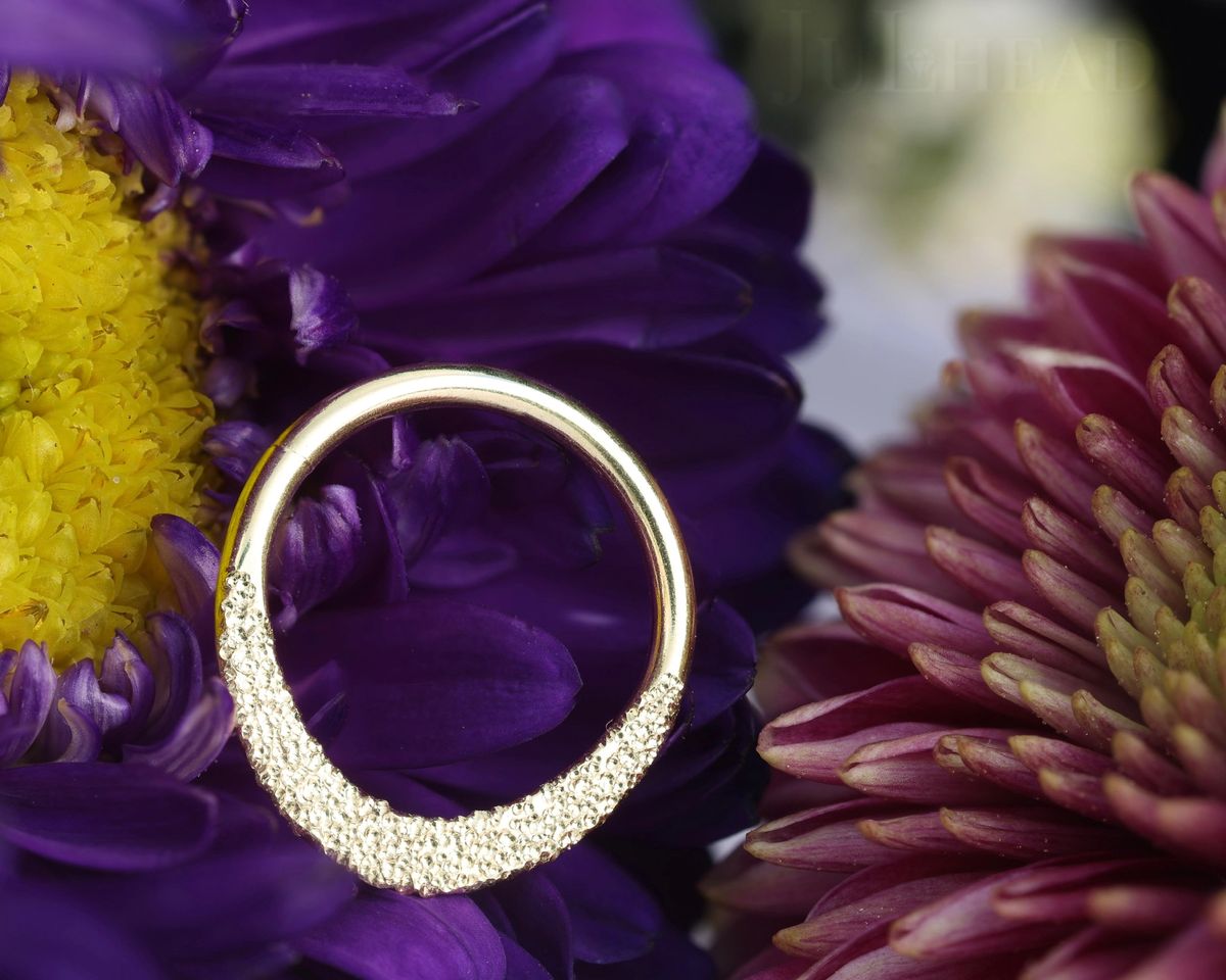 Stippled Seam Ring - Yellow Gold