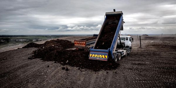 DUMP TRUCK