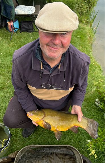 Tench fishing , Claydon Fishery , Claydon Pike Fishery , Claydon Park Fishery , fishing Cotswolds 