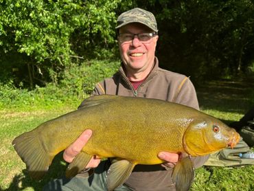 Tench fishing , fishing Lechlade , fishing Gloucestershire , Claydon Fishery , Claydon Park Fishery