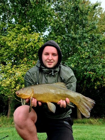 Claydon Park Fishery , fishing Lechlade , fishing Gloucestershire , Tench fishing , Claydon Fishery 