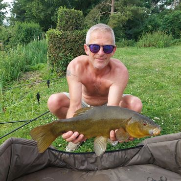 fishing Gloucestershire , Claydon Park Fishery , tench fishing , fishing Lechlade , tench , fishing 