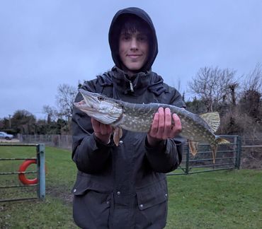 pike fishing , Claydon Fishery , fishing Lechlade , fishing Gloucestershire , fishing Fairford 