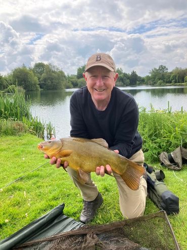 fishing Lechlade , Claydon Park Fishery , tench fishing , fishing Gloucestershire , big tench 