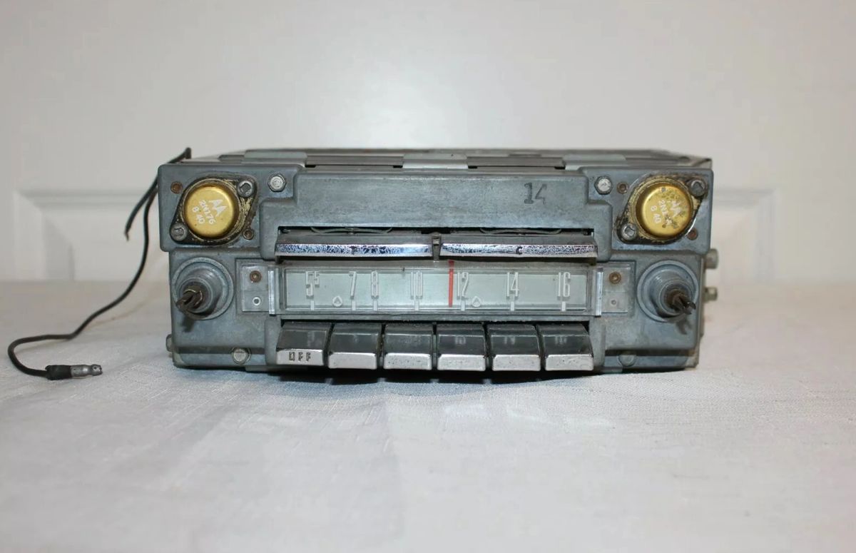 1950s original Ford push button car radio and tested