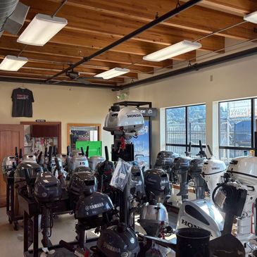 A showroom filled with various Yamaha and Honda outboard motors.