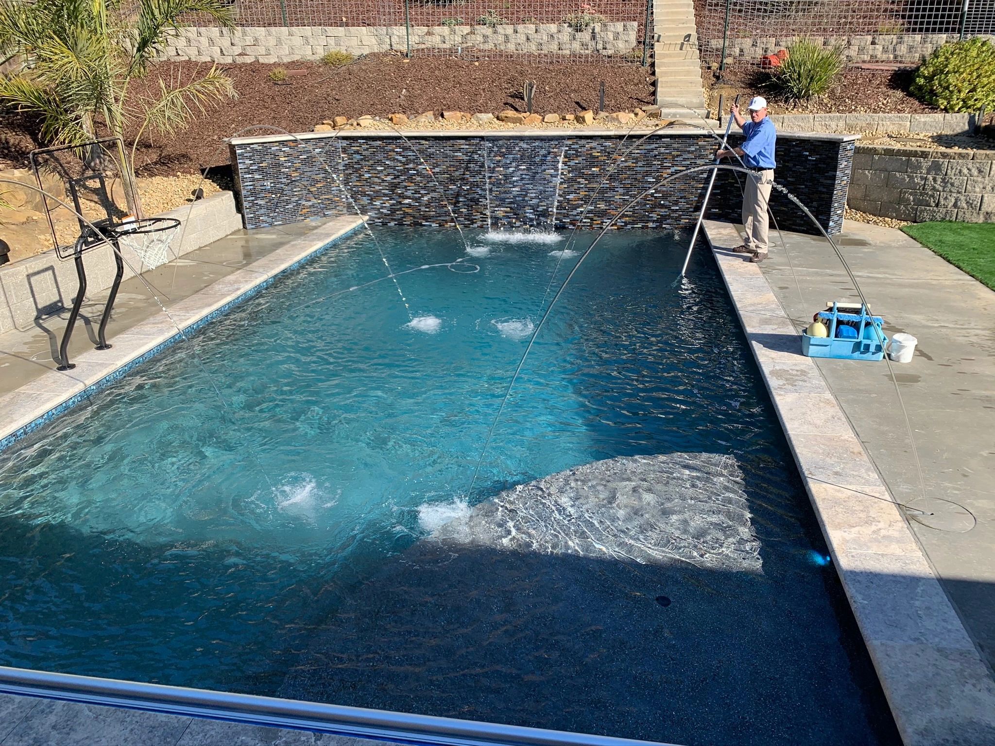 5 Benefits of Hiring a Pool Maintenance Company
