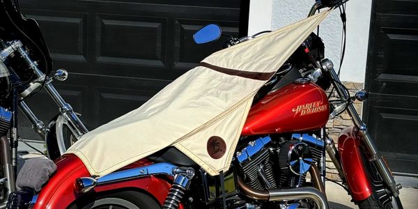 Crimson warrior, sun-shielded pride. Unfurl comfort, let your Dyna ride