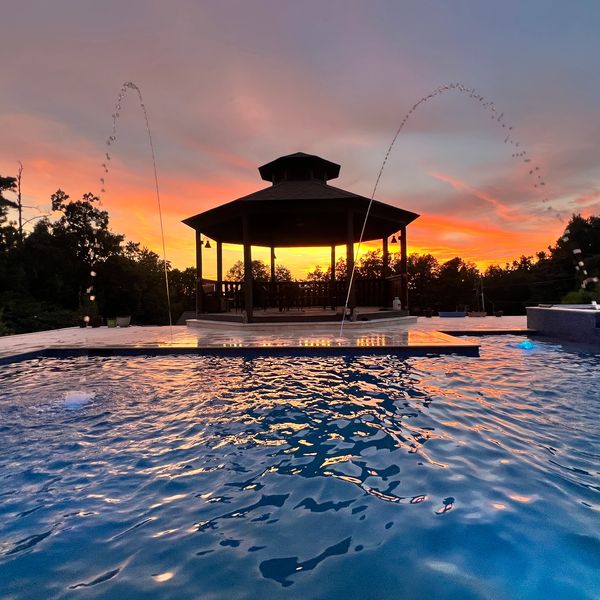 Gunite pool and spa in Hoover, Alabama.