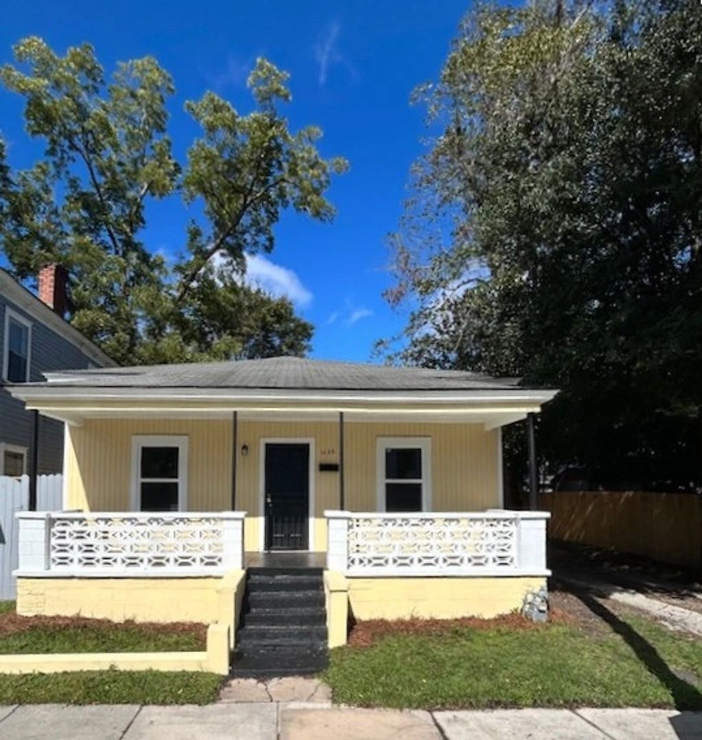 Downtown Savannah Georgia bungalow for sale
