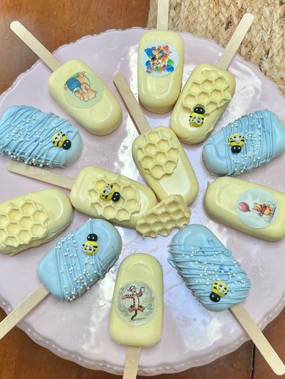 Winnie the pooh favors, Wedding favors, chocolate baby favors, pretzels, baby shower favors