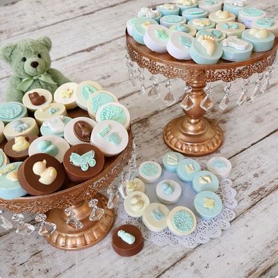 Luxury chocolate-covered Oreos for a Massachusetts wedding