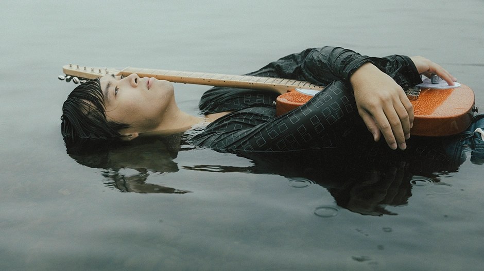 Guitar Man Carlo Redl: On His Return to Frost After a Gap Year