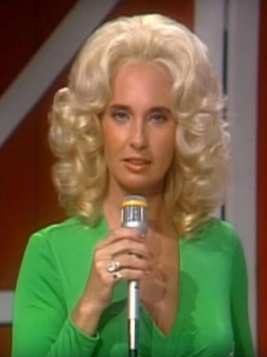 Close up of Tammy Wynette singing.