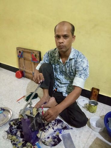 Handicap customer of nav udyojak working on use and throw pen making machine and earning