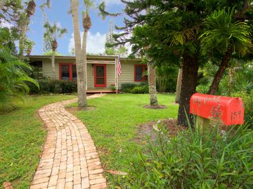 The Lily Patch vacation rental bungalow in the Palm Island neighborhood. 2 bedroom/ 2 bathroom