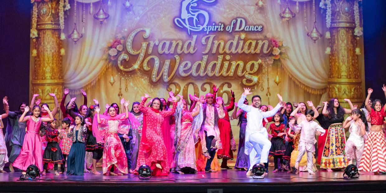 Group dance at Grand Indian Wedding 2016 event.