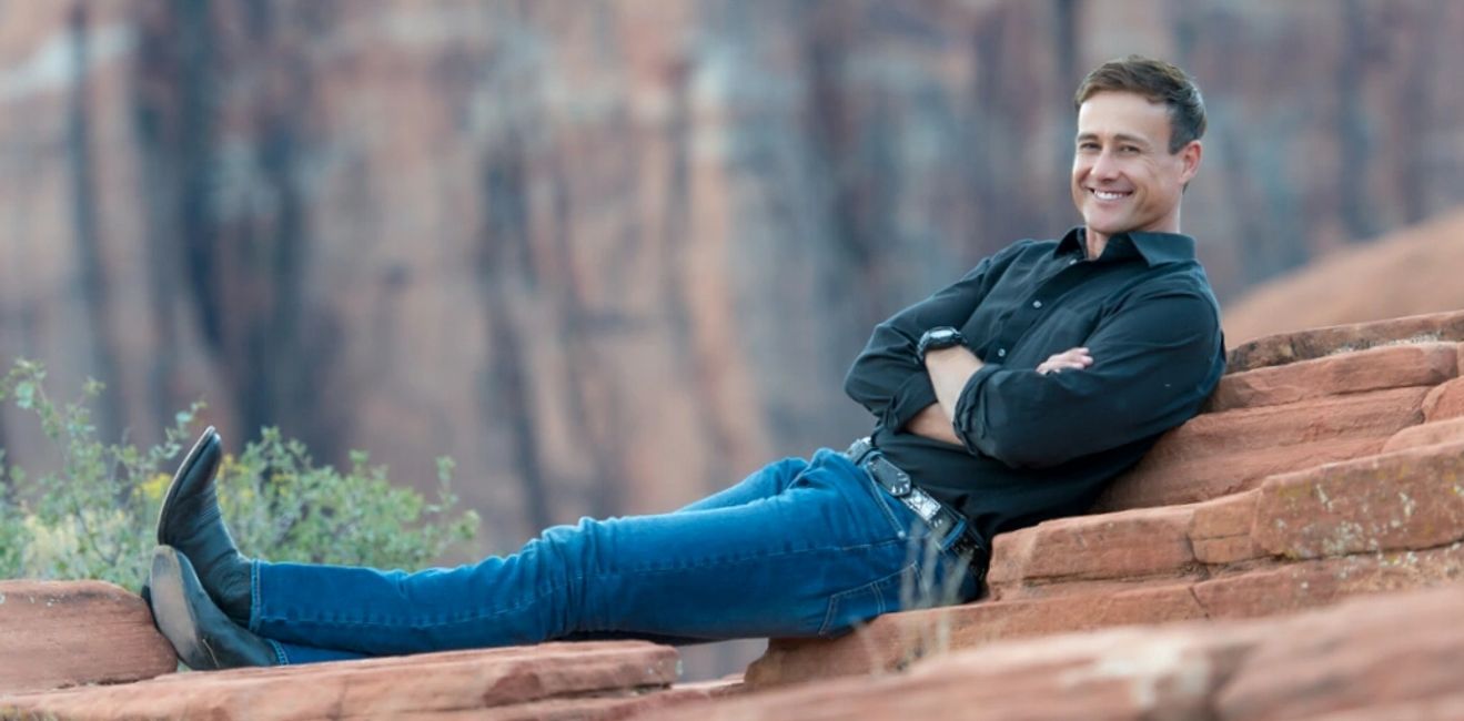Bio Steven Fales -