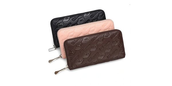 About this item
Calfskin Leather in Logo Black
8"W x 4"H x 1¼"D. 8oz
Interior features 8 card slots,