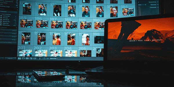 Video kurgu ve renk düzenleme sahnesi - TrendWave Creative Post Prodüksiyon"