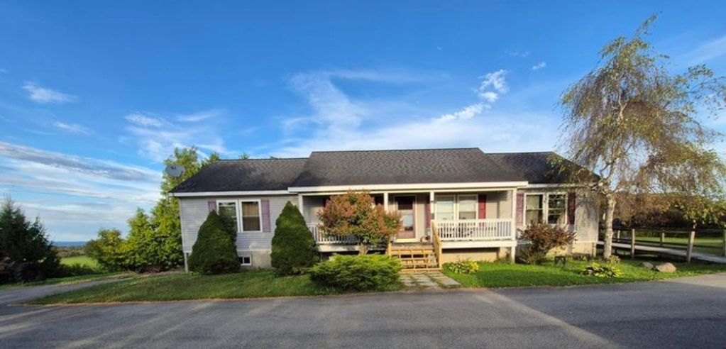217 Keesler Corners Rd
Fort Plain, NY
3 bed / 2 bath
24.4 acres
$349,900

PENDING!!
