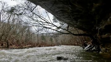 Massive overhanging shelf at the Cave Rapid