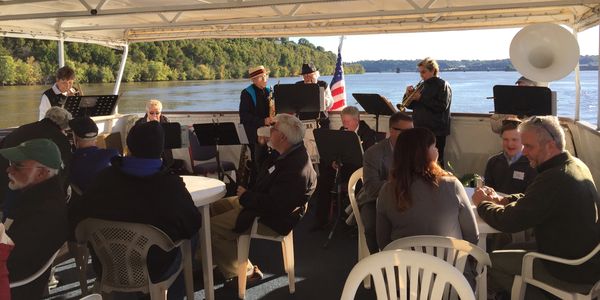 riverboat cruises from dubuque iowa