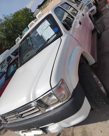 T123 – Hilux KZTE 2001 – 4X4 - DIESEL  
R85 000
RUNNER 
