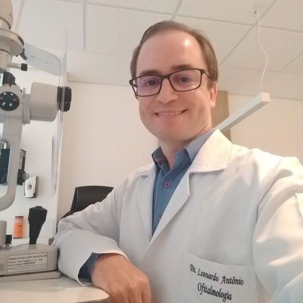 Dr. Leonardo Bezerra, oftalmologista em Recife,cirurgia refrativa,ceratocone e lentes de contato