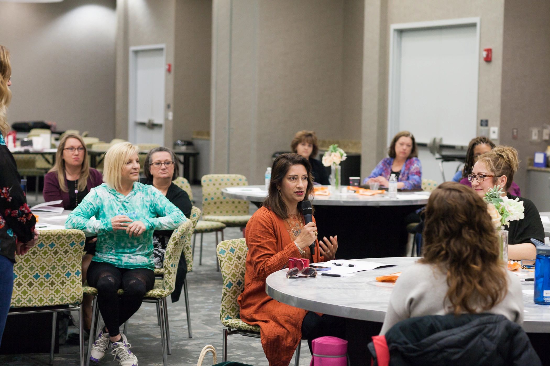 Woman speaking from her table at a SPS Coaching workshop. 