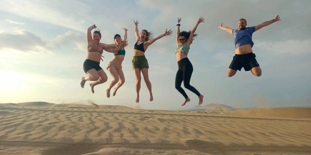 This is the result of a good dune buggy ride to the Huacachina desert.
DUNE BUGGY TOURS
SANDBOARDING