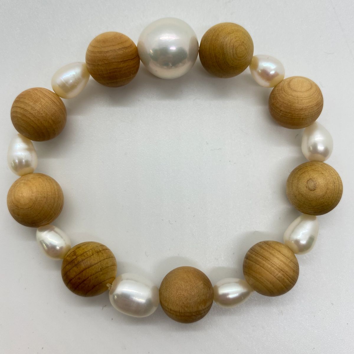 South Sea Pearl and Sandalwood beads Bracelet