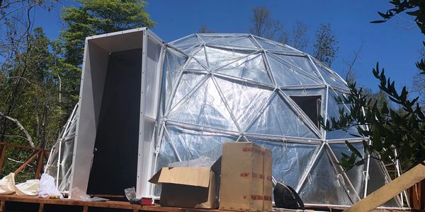 Armazón y el super aislante térmico  interior del domo de PVC