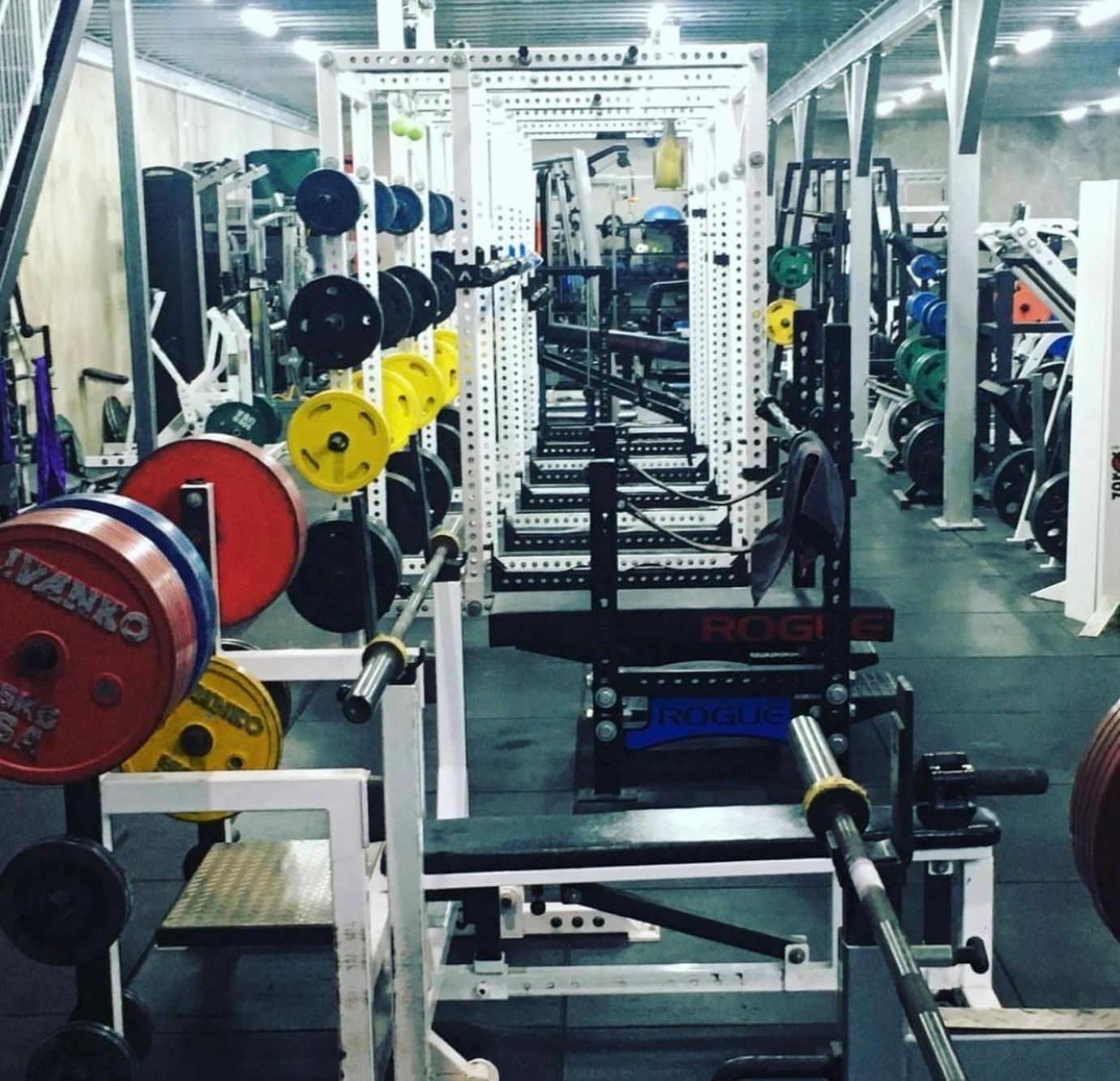 APOLLO GYM OPEN 24HRS- DOWNSTAIRS, NO WAITING FOR EQUIPMENT. AREAS ORGANISED FOR FOCUSED TRAINING.