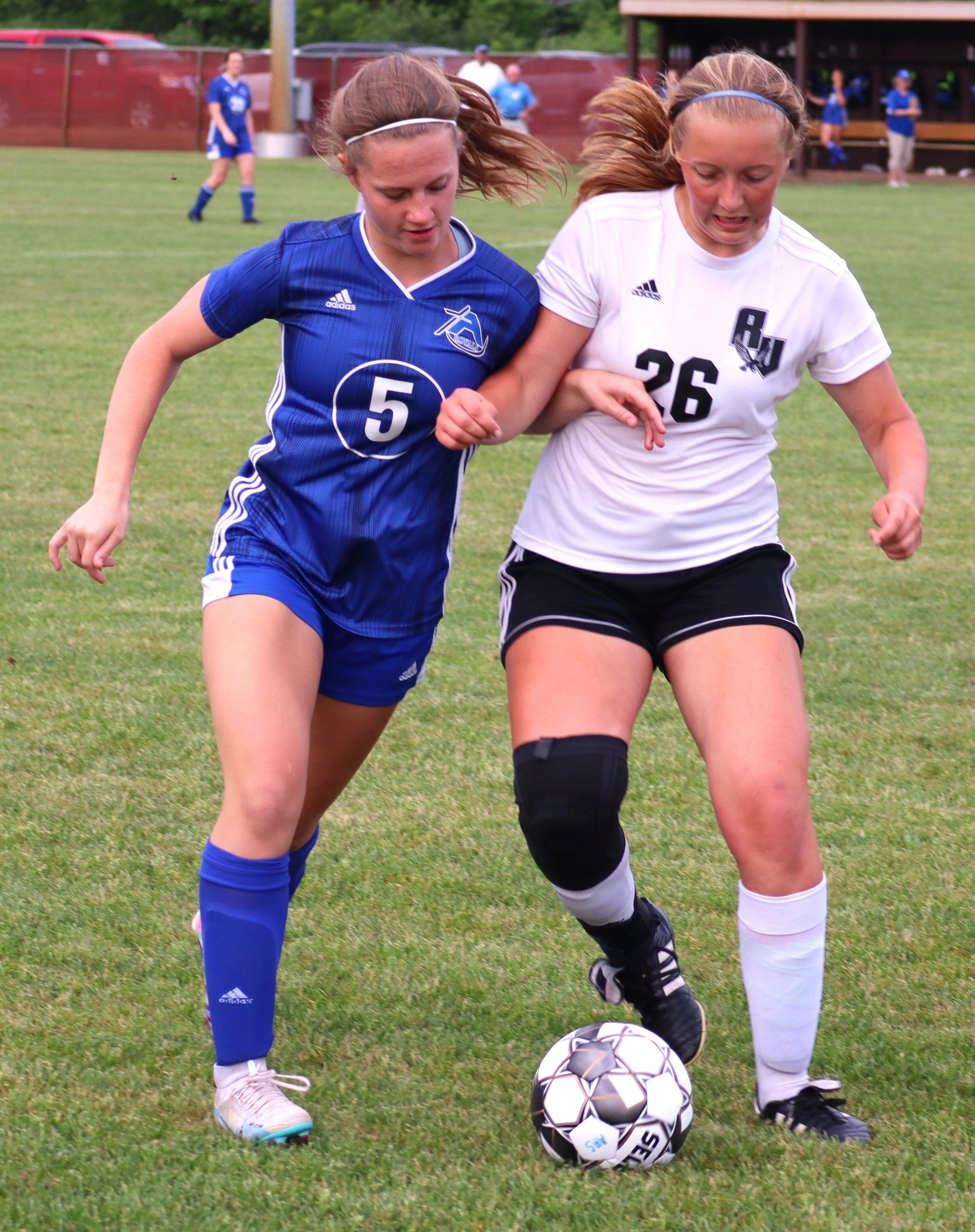 Royals offense rebounds for Regional Final win.