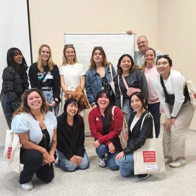Group picture of study abroad students 