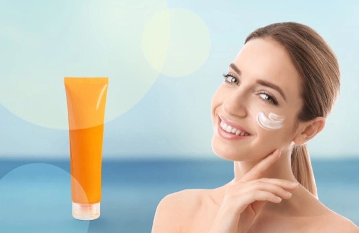 Protege tu cuerpo y rostro con el protector solar. Utilízalo aunque estés en tu hogar.