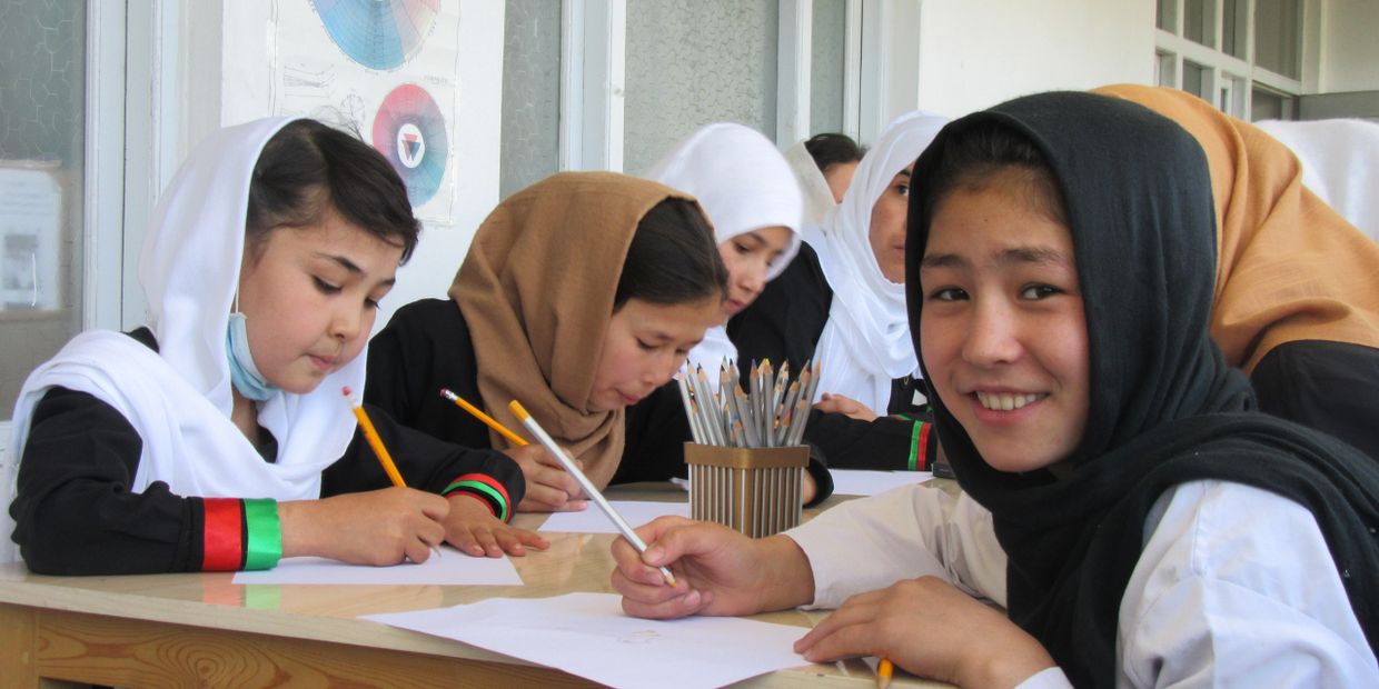 Afghan girls at the ASHK Library