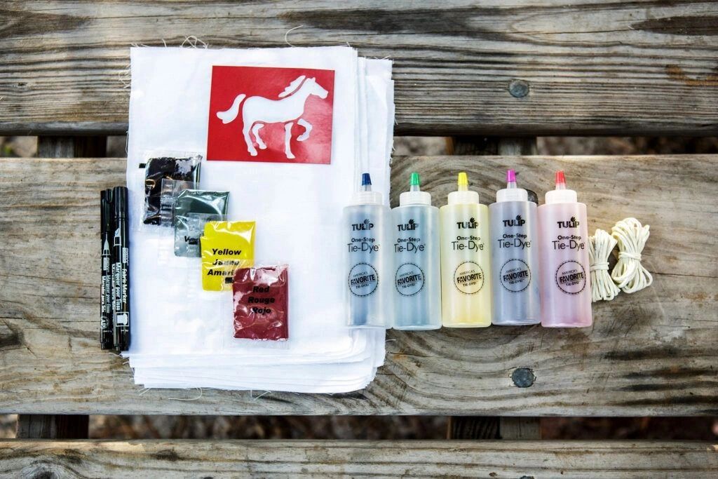 Supplies needed to make San Blas flags
