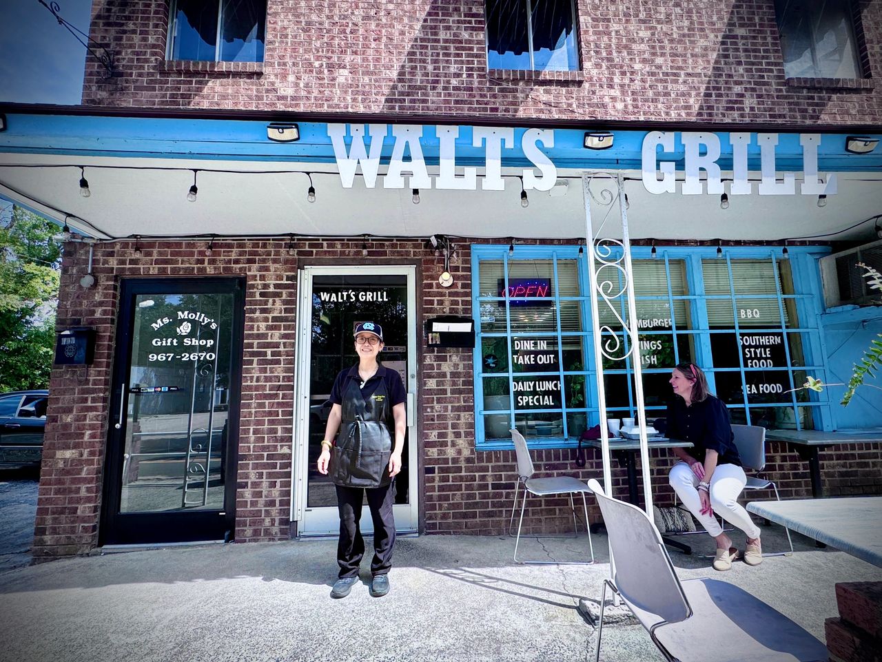 Walt's Grill Owner, Li