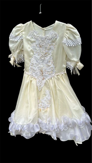 Elegant vintage cream dress with lace and puffed sleeves.