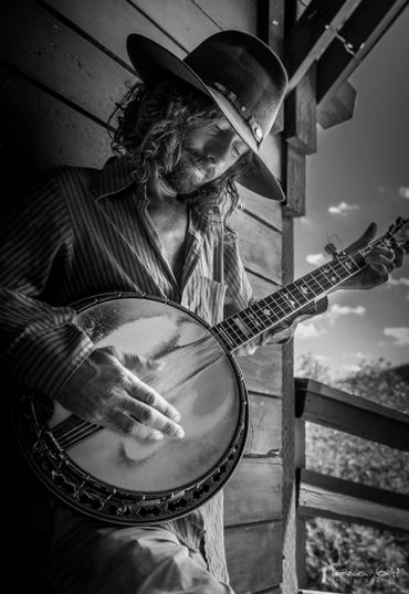 Black and White photo of a banjo player in Colorado
