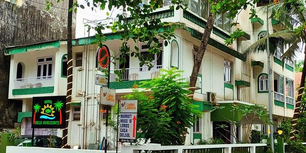 Hotel Belo Horizonte building surrounded by greenery.