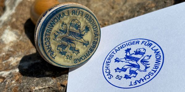 Rundstempel Sachverständiger Landwirtschaft Pferd vereidigt und bestellt Monika Eicke Wehrheim Pfers