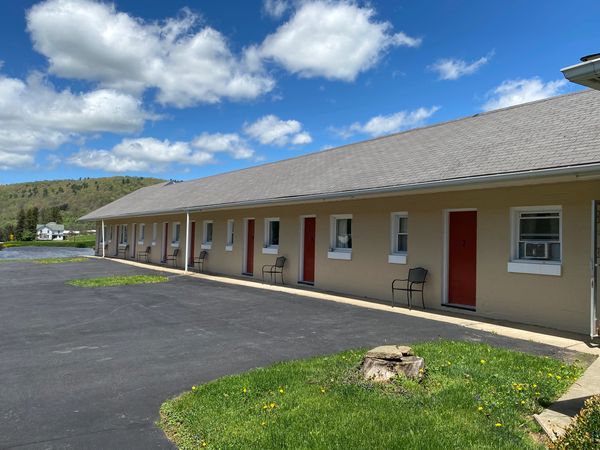 Clean, comfortable rooms at the Laurelwood Inn, Motel and Steakhouse in Coudersport Pennsylvania. Po